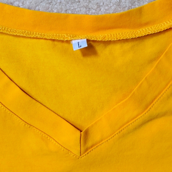 "Be Kind" Lettering Graphic Tee - Picture 2 of 3